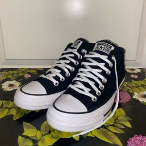 Black High Top Women’s Converse Size 6